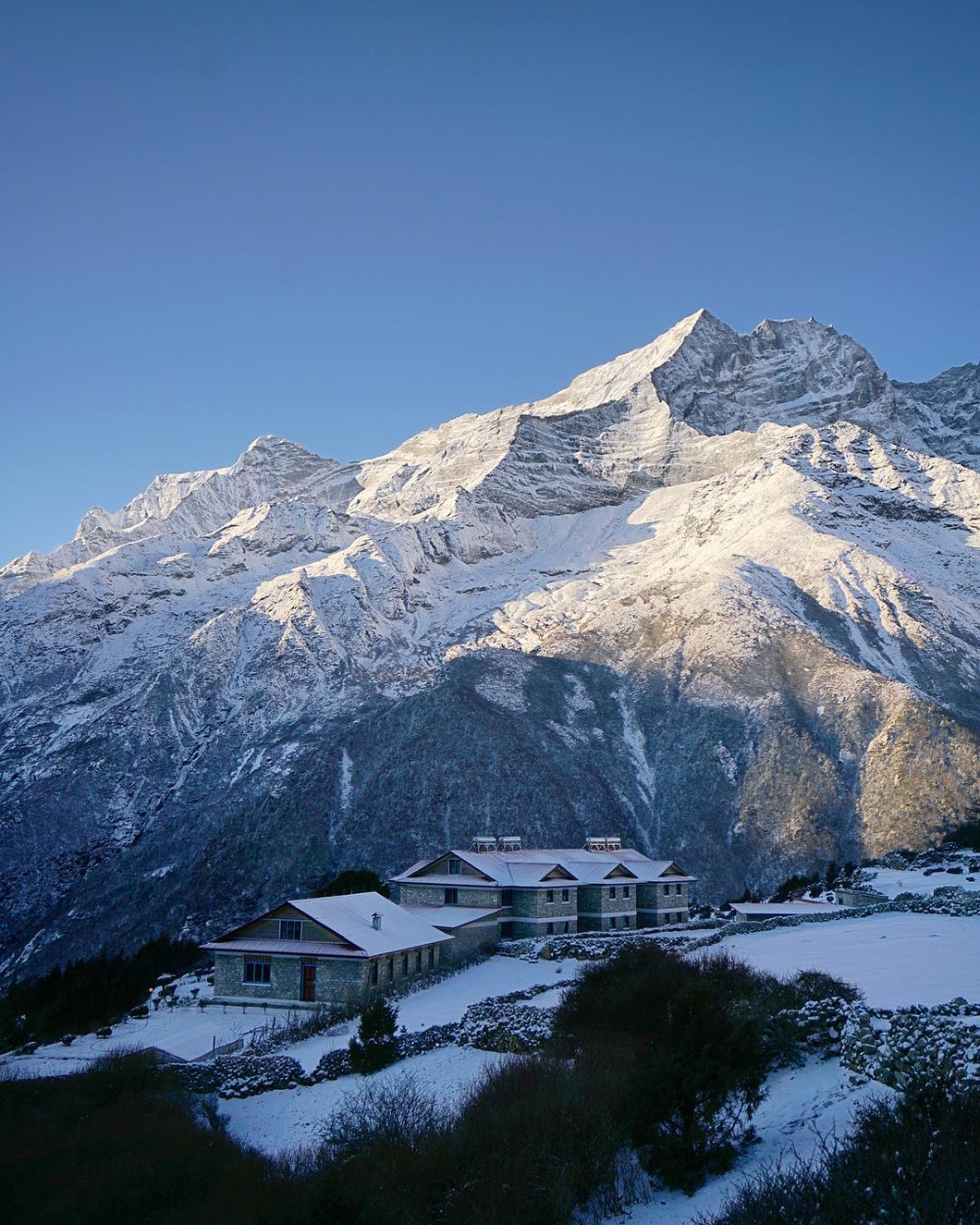 Everest Summit Lodges Mende