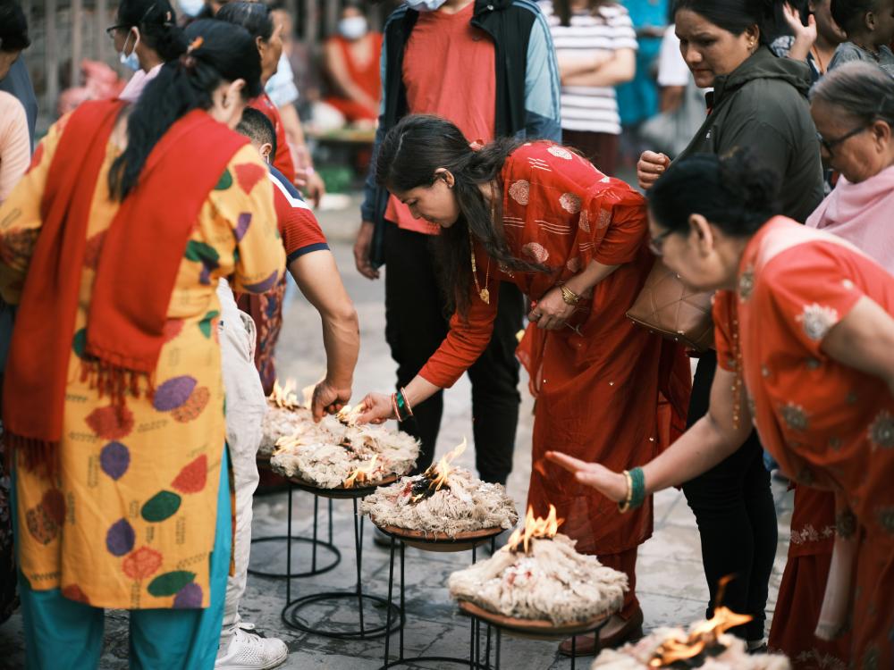 women-pray-by-lighting-lakhbattis-in-festival-of-nepal.png