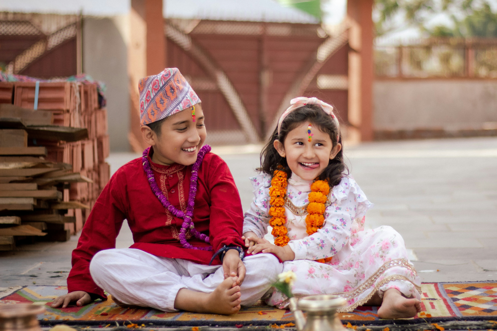 brother-and-sister-put-on-bhaitika-on-tihar.png