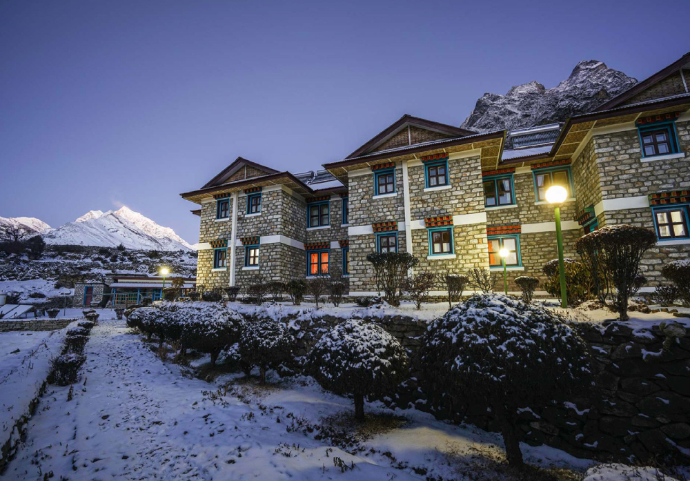 Everest Summit Lodge Mende