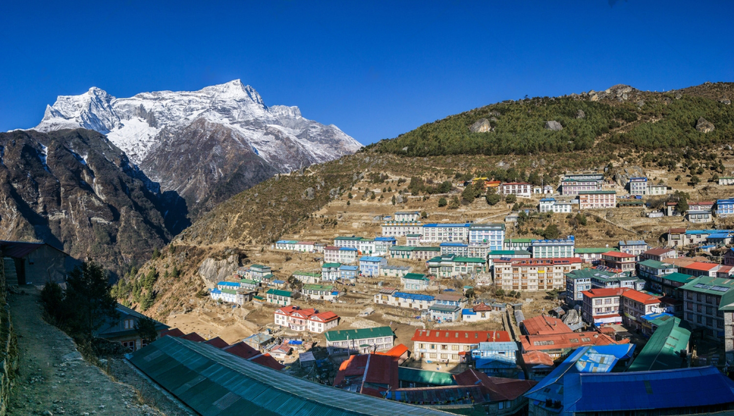 namche-with-kongde-mountain-in-backdrop.jpg